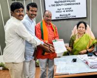 మియాపూర్‌లో వీధి దీపాల కొరత, హెచ్‌ఎంటి నుంచి జెపి నగర్ వరకు ప్రమాదకర పరిస్థితులు