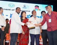 ప్రజలకు నాణ్యమైన సేవలందించిన వైద్య సిబ్బందికి గౌరవం ప్రతిభకు పురస్కారాలు