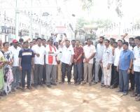 విద్యుత్ సబ్స్టేషన్ ముందు టీవీ ఏఈ ఆధ్వర్యంలో ధర్నా.