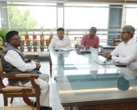 రైల్వే జిఎం కు సమస్యలు తెలియజేసిన ఎమ్మెల్యే ..