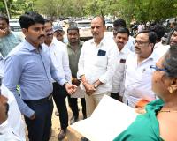వరి, మొక్క జొన్న కొనుగోలు కేంద్రాలను ఆకస్మికంగా తనిఖీ చేసిన జిల్లా కలెక్టర్ సి.నారాయణ రెడ్డి. 