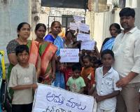 పేట 18 వ వార్డులో అంగన్వాదిబ్విద్యార్థులకు దుస్తుల పంపిణీ 
