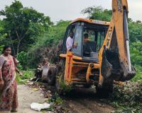 కాలువలు పూడిక తీయించిన కౌన్సిలర్.