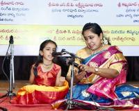 _ఆరేళ్ల హరిణి గళంలో అన్నమయ్య కీర్తన గురువును స్మరించుకుంటూ సంగీతఅరంగేట్రం. _గురుపూజకు వన్నె తెచ్చిన బాల స్వరం