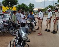 నెంబర్ ప్లేట్ లేకుండా వాహనాలు నడిపితే చర్యలు