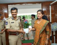 డీజీపీ సీవీ ఆనంద్‌ను మర్యాదపూర్వకంగా కలిసిన