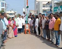 హర్ ఘర్ తిరంగా కార్యక్రమంలో భాగంగా జాతీయ జెండా ఆవిష్కరించిన బీజేపీ 
