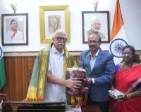 గోవా గవర్నర్ శ్రీ పుసపాటి అశోక్ గజపతి రాజును కలిసిన డా. కడవెండి వేణుగోపాల్