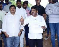 ఒక ఇంచు భూమి కూడా పోనివ్వను - తీన్మార్ మల్లన్న. 