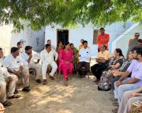 Dr.ప్రియాంక తల్లిదండ్రులను  పరామర్శించిన- డికె.స్నిగ్ద రెడ్డి
