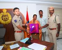 పదవీ విరమణ పొందిన హోంగార్డుకు ఘన సన్మానం.