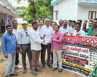 ఉపాధ్యాయుల సమస్యలు పరిష్కరించాలని తహసీల్దార్‌కు మెమొరాండం