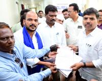 పెండింగ్ లో ఉన్న స్కాలర్షిప్ ఫీజు రీయింబర్స్మెంట్ వెంటనే విడుదల చేయాలి.