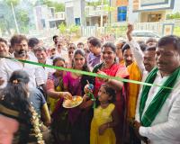 పట్టణ ప్రజల సౌకర్యార్థం మేరకే లిటిల్ కార్డు డోర్ డెలివరీ యాప్. 