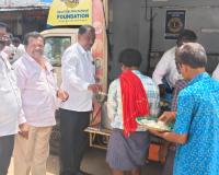 టి సి ఎస్ సహకారంతో లయన్స్ క్లబ్ 'అన్నదానం' 