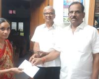 పేద విద్యార్థికి ఆర్థిక సహాయం 