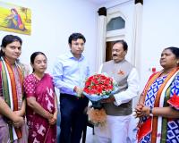 జిల్లా ఇంచార్జి మంత్రిని మర్యాదపూర్వకంగా కలిసిన కలెక్టర్