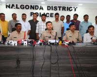 పాఠాలు చెప్పిన టీచర్‌ను హతమార్చిన విద్యార్థులు”
