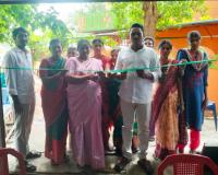 ఆత్కూర్ గ్రామంలో వైద్య శిబిరాన్ని ప్రారంభిస్తున్న, గ్రామ సర్పంచ్ కంభంపాటి స్వాతి జగన్ 