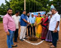 పచ్చదనంతోనే భావితరాలకు భవిష్యత్‌ భరోసా : కారేపల్లి సర్పంచ్ టోనీ 