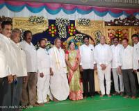 బోళ్ల గంగారావు కుమార్తె వివాహానికి హాజరైన మాజీ ఎమ్మెల్యే రాములు నాయక్