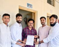 లెక్చరర్‌ను సస్పెండ్ చేయాలి.