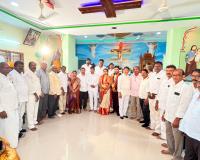 నూతన వధూవరులను ఆశీర్వదించిన మాజీ ఎంపీ నామ, జడ్పీ మాజీ చైర్మన్ లింగాల