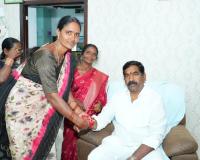 ఎమ్మెల్యే కె.ఆర్ నాగరాజుకు రాఖీలు కట్టిన మహిళా నేతలు.