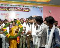 రాఖీతో సోదర భావం చాటిన విజయలక్ష్మి.