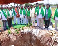 మున్నూరు కాపు కుల బంధువులు అందరూ భవన నిర్మాణంలో పాల్పంచుకోవాలి.   భవన నిర్మాణం కోసం నిధులు సేకరించేందుకు తాము సహకరిస్తాం.