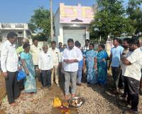 కొమరం భీమ్ కాలనీలో 10లక్షలతో సీసీ రోడ్డు పనులకు నిర్మాణ పనులకు ప్రారంభించారు.సర్పంచ్ భూక్య ప్రవీణ్ నాయక్
