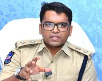 సామాజిక మాధ్యమాల్లో అనుచిత పోస్టులు పెట్టొద్దు.