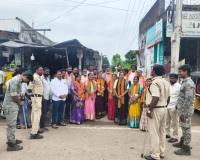 ఫీజు బకాయి – బీజేపీ లడాయి