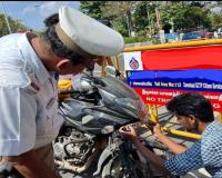నంబర్ ప్లేట్లు లేని వాహనాలపై చర్యలేవి?