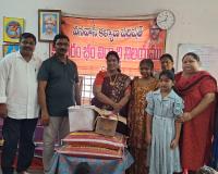 విద్యార్థుల చదువులకు నరసింహారావు–ప్రసన్న లక్ష్మి దంపతుల చేయూత