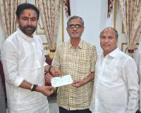 సి ఎం రిలీఫ్ ఫండ్ చెక్కు అందజేసిన కేంద్ర మంత్రి కిషన్ రెడ్డి 
