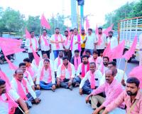 కాంగ్రెస్‌ పాలనపై బీఆర్ఎస్‌ భగ్గుమన్నది.. ప్రజావాణిలో వినతిపత్రం