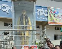 సీతక్క చొరవతో లక్నవరం నీళ్లు.. రైతుల పాలాభిషేకం