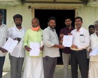 రైతు వేదికలో సన్న రకాల వరి సాగు నమోదు పత్రాల స్వీకరణ