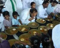 కాంగ్రెస్ సర్కారులో విద్యార్థులకు బంగారు భవిష్యత్తు ప్రభుత్వ పాఠశాల విద్యార్థులు పౌష్టికంగా ఉండాలి.