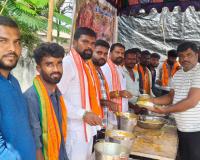 ఉప సర్పంచ్  ఆధ్వర్యంలో అన్న ప్రసాద వితరణ కార్యక్రమం 