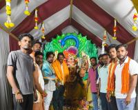 పానగల్ భవాని యూత్ ఆధ్వర్యంలో నిర్వహిస్తున్న గణేష్ మండపాన్ని సందర్శించిన మూడవ డివిజన్ కార్పొరేటర్ పేర్ల అశోక్ చంద్ర మల్లేశ్వరి. 