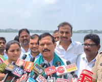 నిజాం చెరువు గణేష్ నిమజ్జన ఏర్పాట్లను పరిశీలన ఎమ్మెల్యే మురళి నాయక్ , చైర్మన్ జ్యోతి రమేష్ నాయక్