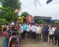 దుబ్బతండా గణేశ్ నిమజ్జనంలో కాంగ్రెస్ పార్టీ నాయకుడు గుడిపూడి తిరుమలరావు , సర్పంచ్ మత్రు నాయక్