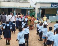 చంద్రుపట్ల ప్రభుత్వ పాఠశాలలో యూనిఫామ్స్, షూస్ అందజేత