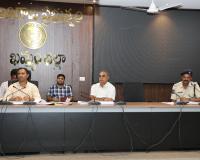 రోడ్డు భద్రతకు అత్యంత ప్రాధాన్యత ఇవ్వాలి..... జిల్లా కలెక్టర్ దివాకర టిఎస్.   ప్రమాద ప్రాంతాల్లో తక్షణ, దీర్ఘకాలిక చర్యలు చేపట్టాలి.  జాయింట్ ఇన్‌స్పెక్షన్ సిఫార్సుల అమలుకు అధికారుల బాధ్యతలు నిర్దేశించాలి.