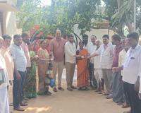 ఎన్కతల లో స్మార్ట్ రేషన్ కార్డుల పంపిణీ