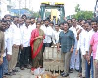    రోడ్ డివైడర్ పనులకు శంకుస్థాపన చేసిన ఎమ్మెల్యే సబితా ఇంద్రారెడ్డి