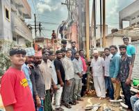 పేదల దాహార్తికి డా . సంపత్ చేయూత. - బుడగ జంగం కాలనీలో బోరు ఏర్పాటు.