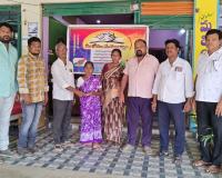 ఒంటరి వికలాంగ మహిళకు ‘మీకోసం మేమున్నాం’ అండ